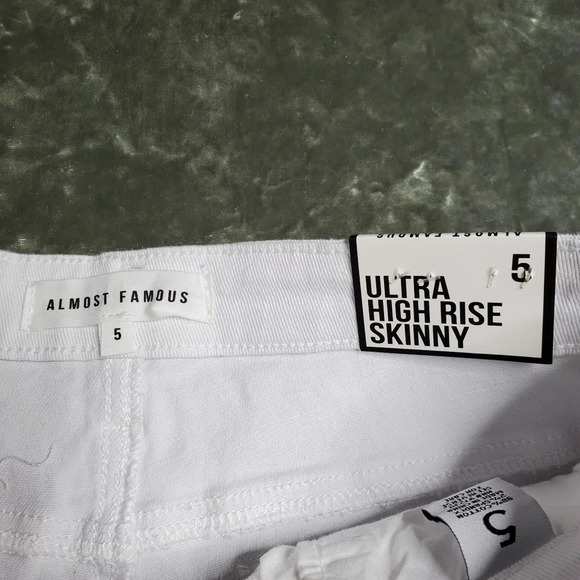 Almost Famous White Skinny Jeans - Picture 3 of 6